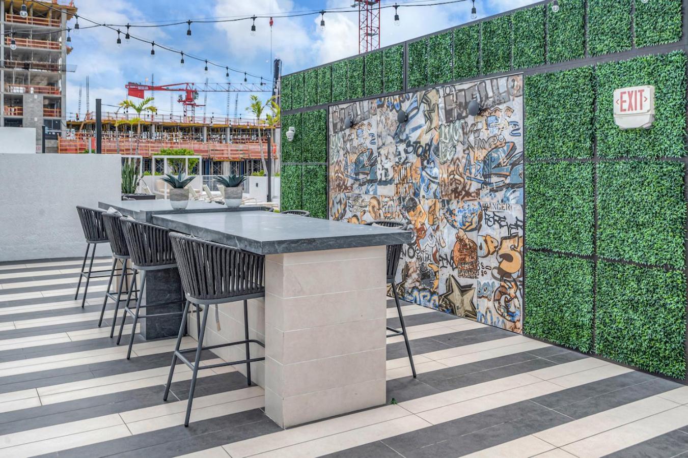 Modern Unit Mins From Brickell With Free Parking Apartment Miami Luaran gambar
