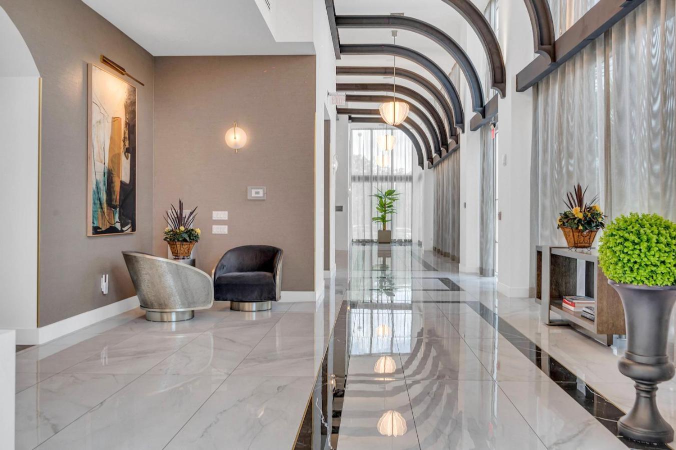 Modern Unit Mins From Brickell With Free Parking Apartment Miami Luaran gambar