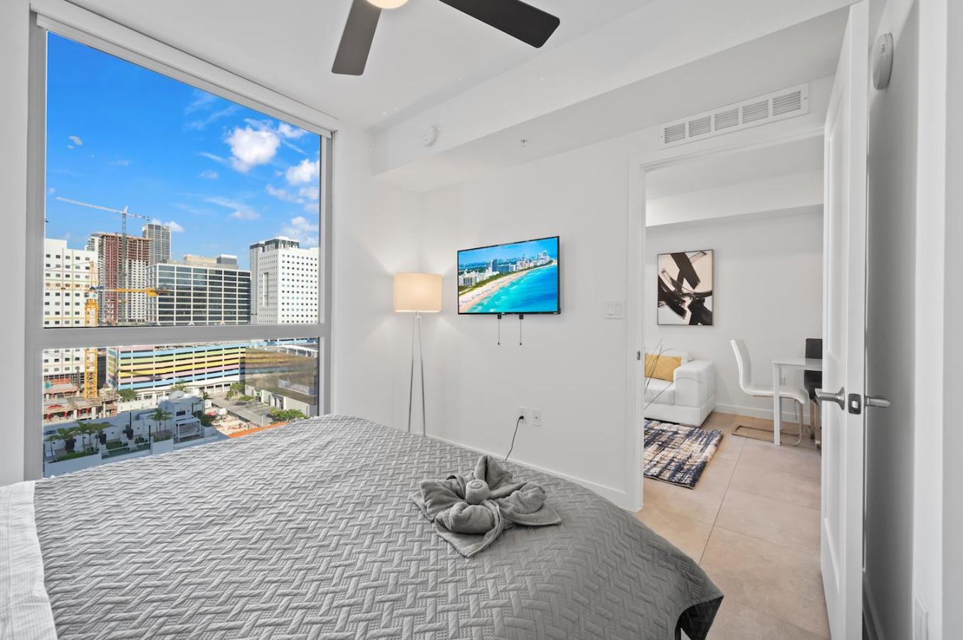 Modern Unit Mins From Brickell With Free Parking Apartment Miami Luaran gambar